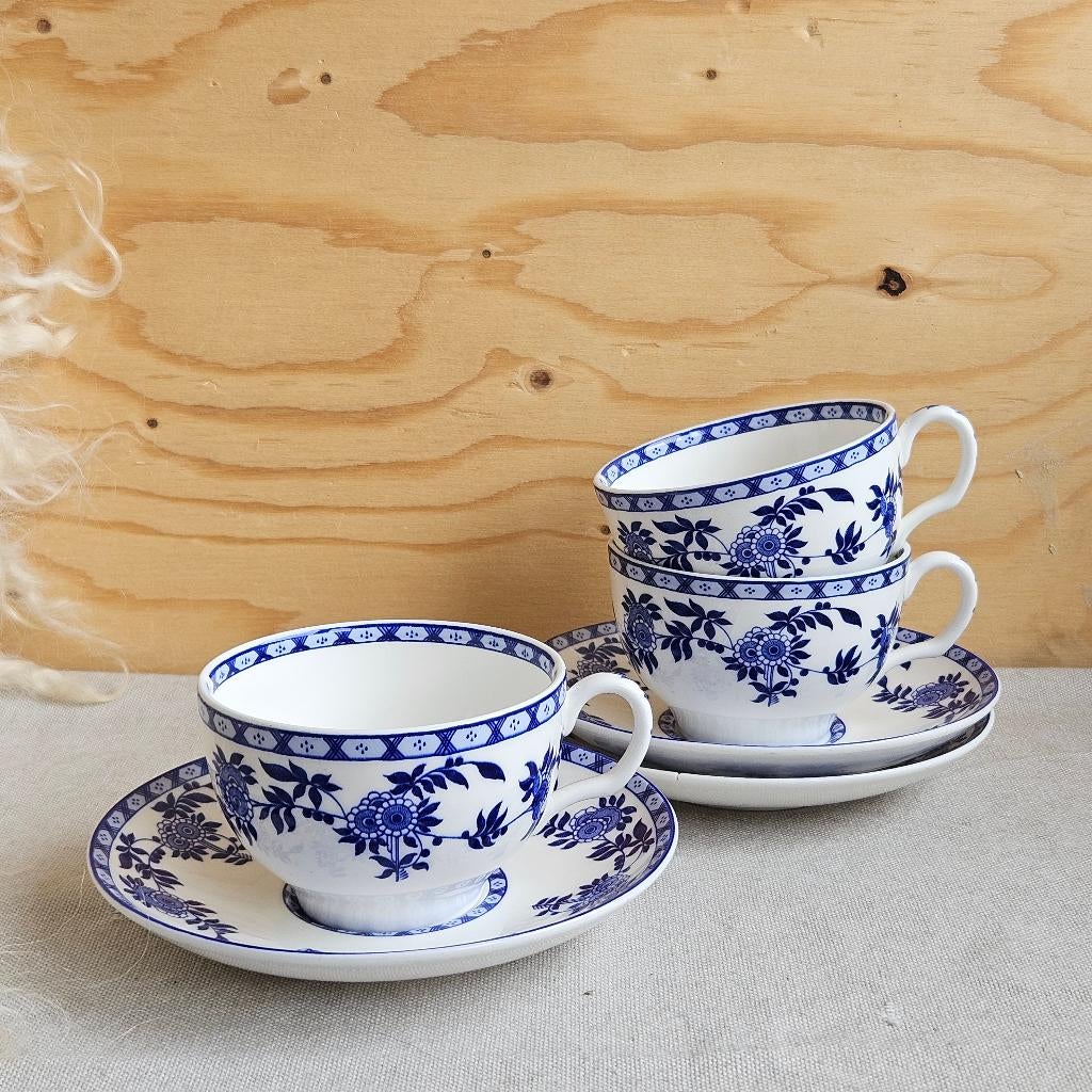 Royal Doulton Minton Blue Delft 3 thee kop en schotels, Huis en Inrichting, Keuken | Servies, Ophalen of Verzenden, Zo goed als nieuw