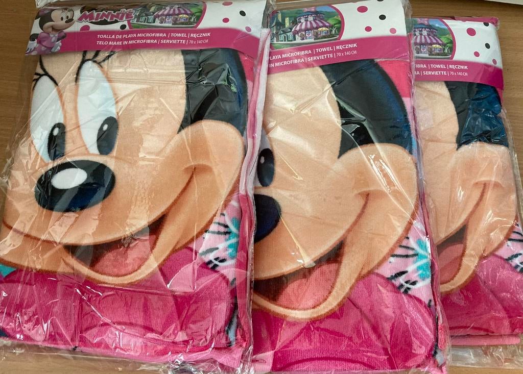 Nieuw strandlaken / badlaken Minnie Mouse Disney 70x140 cm, Ophalen of Verzenden, Nieuw, Handdoek