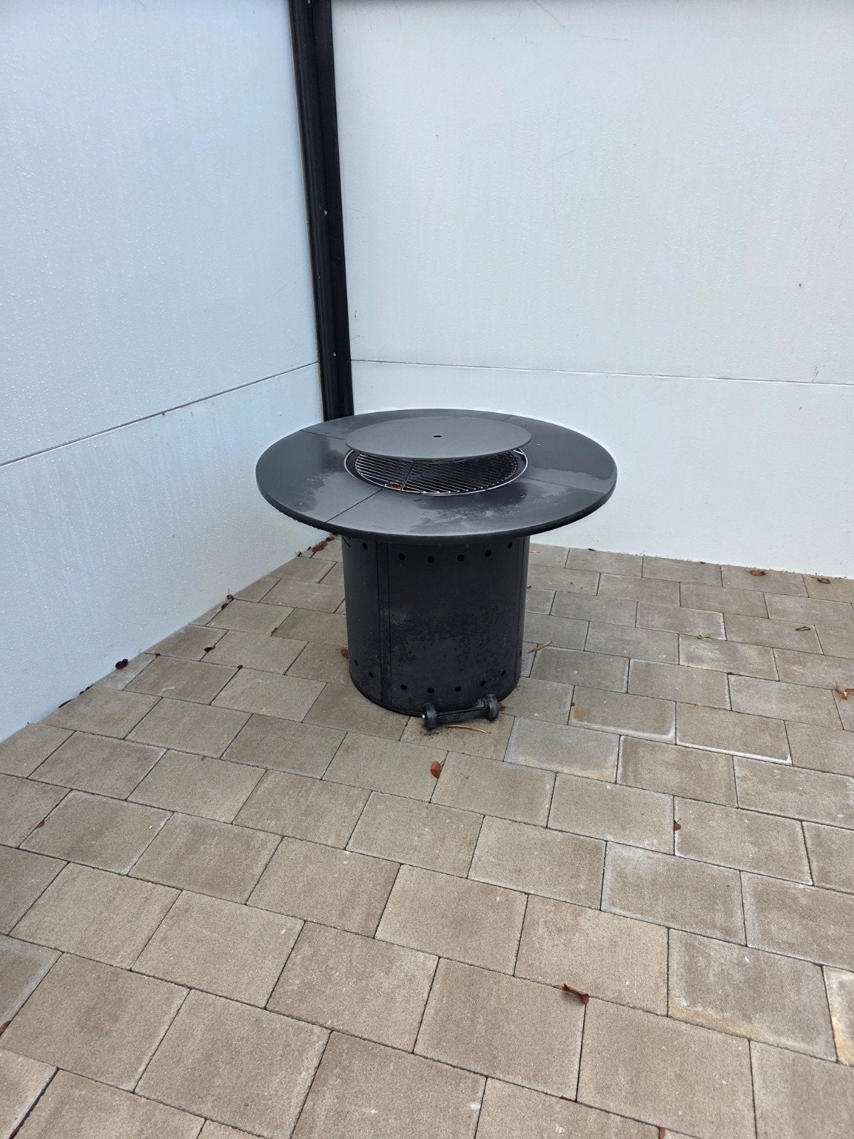 Nieuwe barbecue bbq met lichte buitenvervuiling, Ophalen, Nieuw