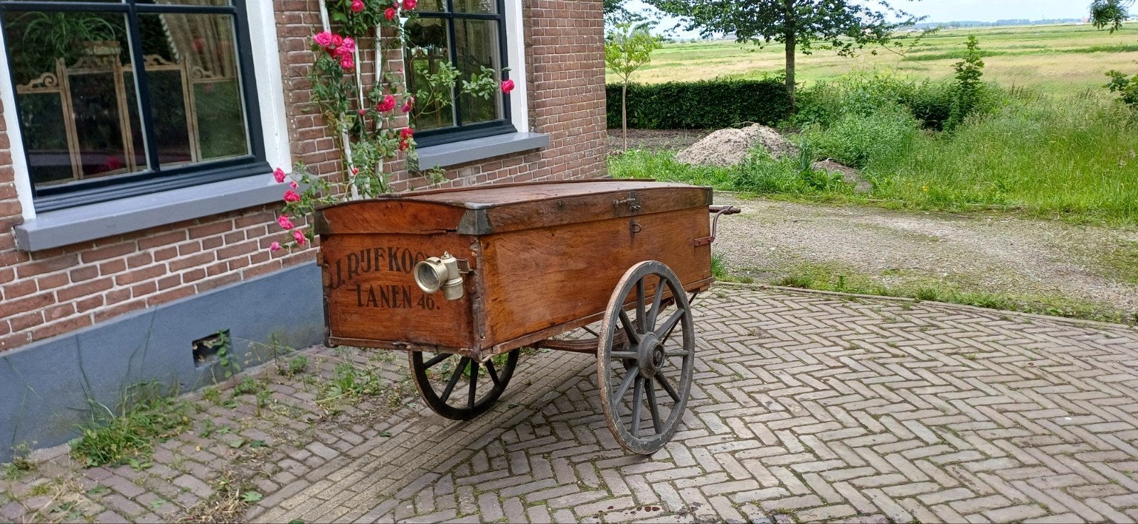 Antieke bakkershandkar, Ophalen