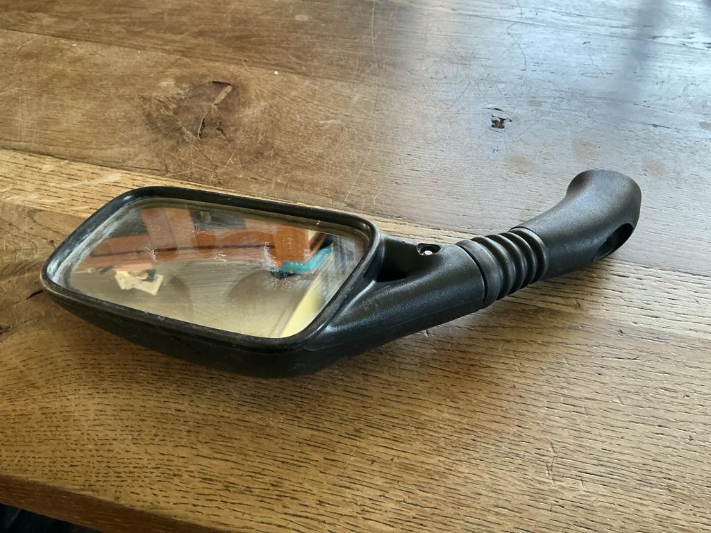 Aprilia zijspiegel.         (B19), Verzenden, Gebruikt, Overige typen, Overige merken