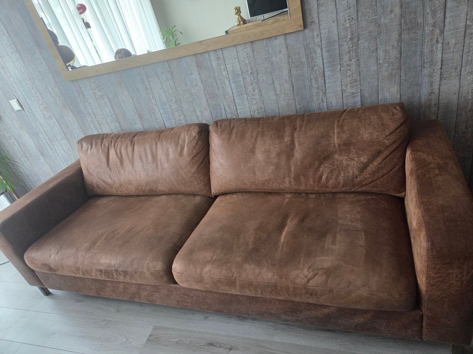 Bruine tweepersoonsbank - Zo goed als nieuw, Huis en Inrichting, Banken | Bankstellen, Ophalen, Modern, Industrieel, 150 tot 200 cm