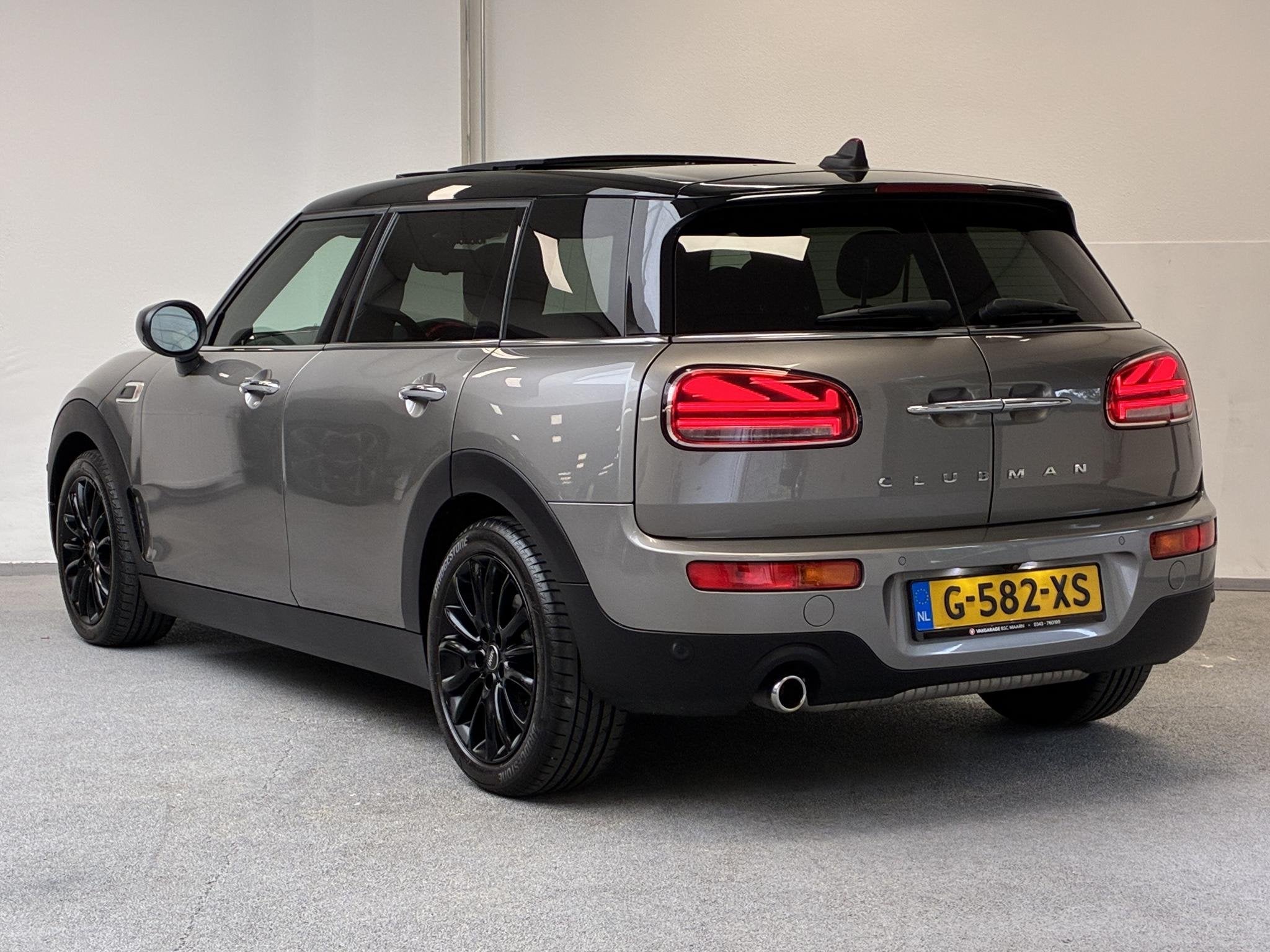MINI Clubman 1.5 Cooper Chili | PANO | LEDER | H&K | CARPLAY, Auto's, Gebruikt, Leder en Stof, Origineel Nederlands, 19 km/l