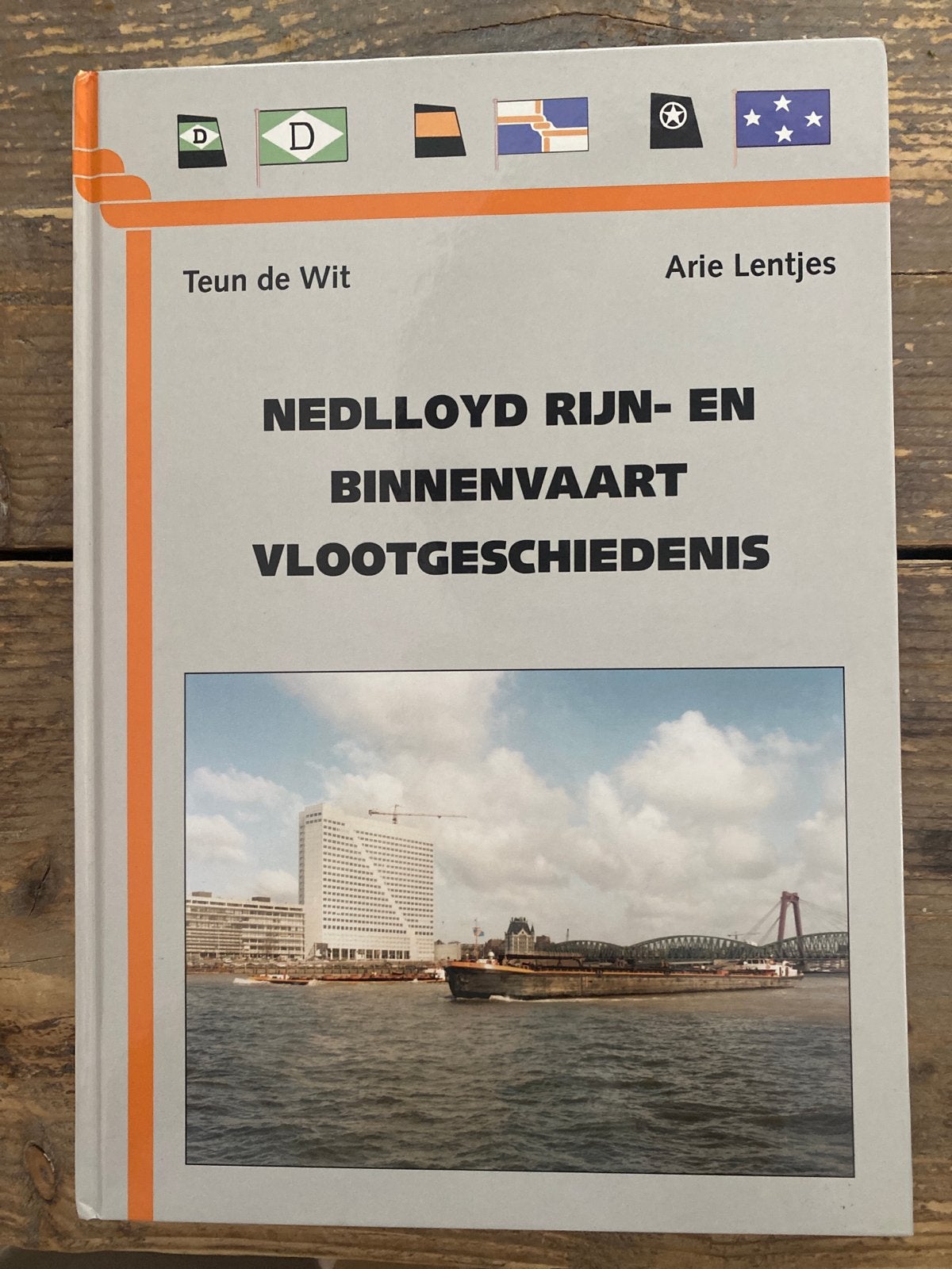 Nedlloyd Rijn- en Binnenvaart Vlootgeschiedenis, Ophalen of Verzenden, Zo goed als nieuw