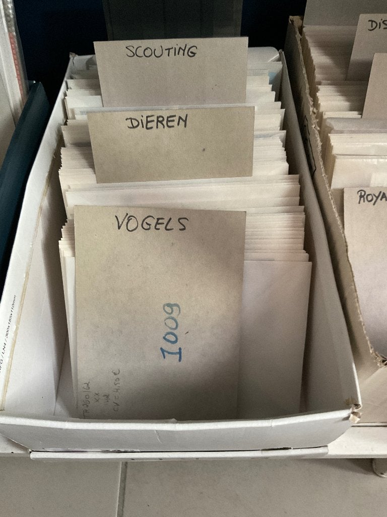 Foto 4 van Grote Stock Postfris Duizenden Thema Postzegelvelletjes