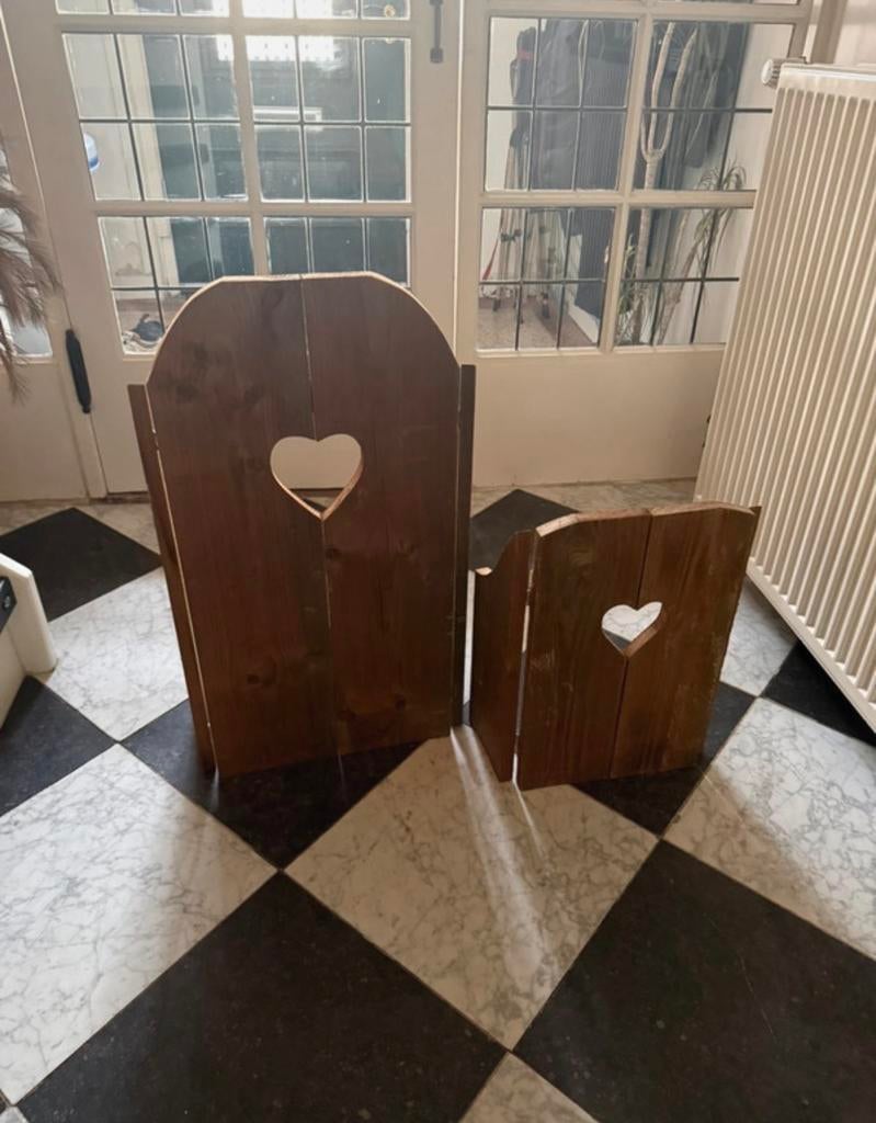 Decoratieve houten luikjes met hartuitsparing, Ophalen of Verzenden, Gebruikt