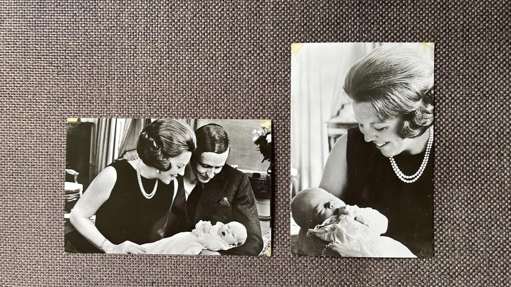 Ansichtkaarten Beatrix en Claus, Ophalen of Verzenden, 1960 tot 1980, Politiek en Historie