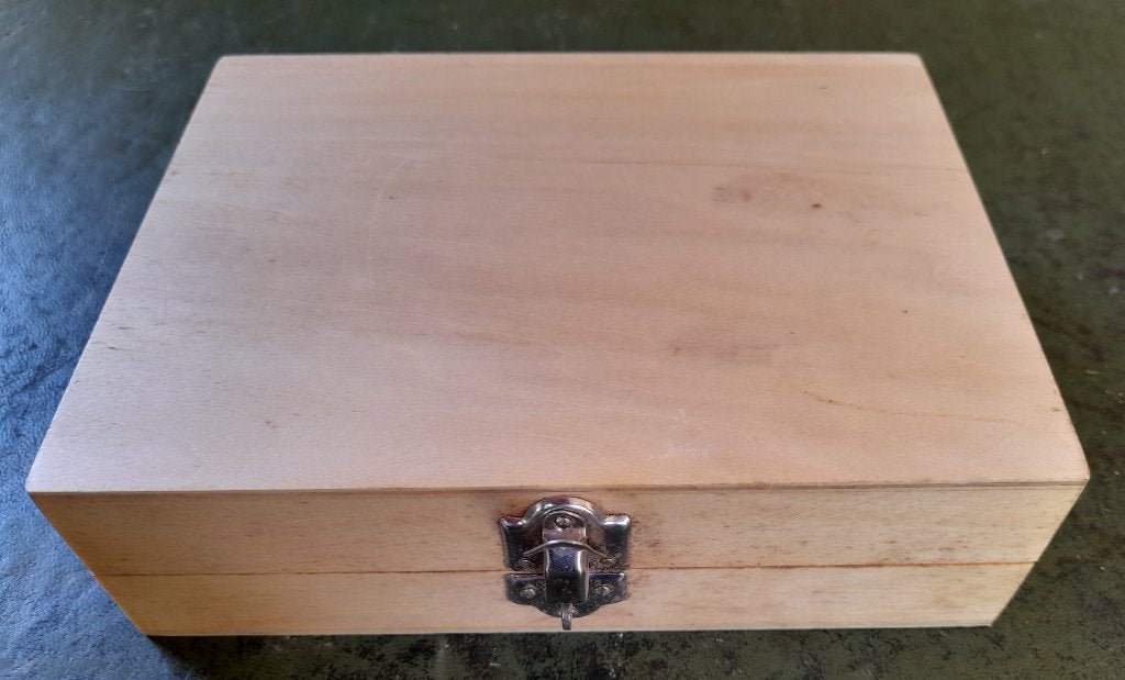 Houten kistje -  zachte bekleding ingelegd, Verzenden