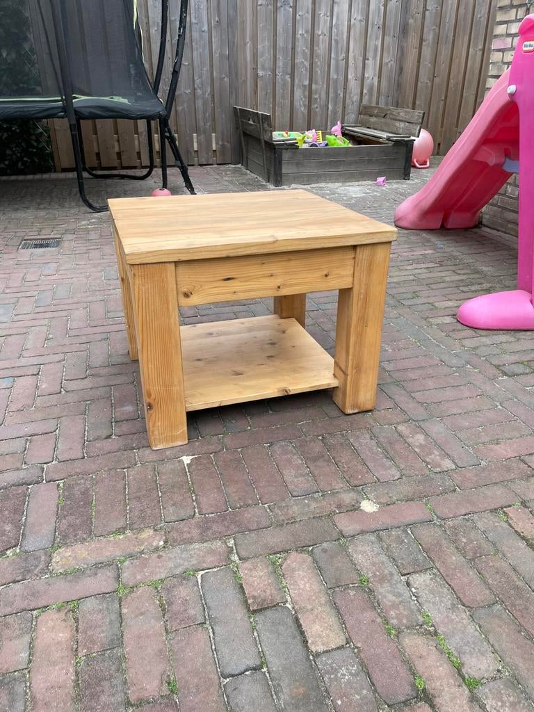 Gratis af te halen grenen tafeltje, Ophalen, Zo goed als nieuw, Vierkant, 45 tot 60 cm
