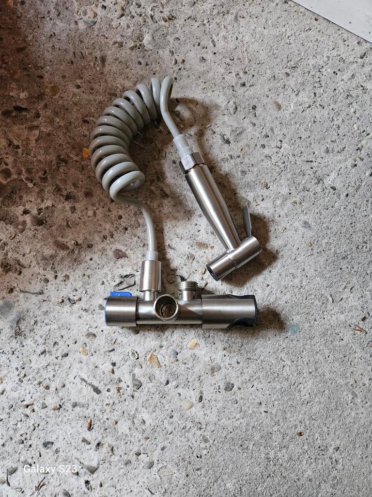WC handdouche set - RVS met spiraalslang, Doe-het-zelf en Verbouw, Sanitair, Zo goed als nieuw, Toilet, Rvs, Ophalen of Verzenden