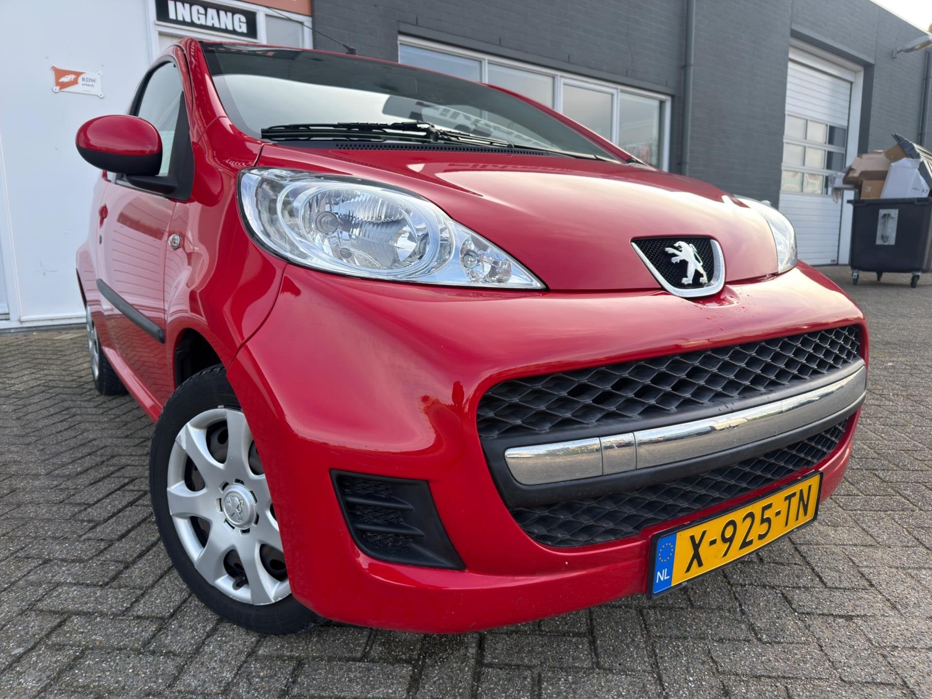 Peugeot 107 1.0-12V XR met airco en bluetooth telefoon / med, Auto's, Peugeot, Voorwielaandrijving, Euro 5, Stof, Gebruikt