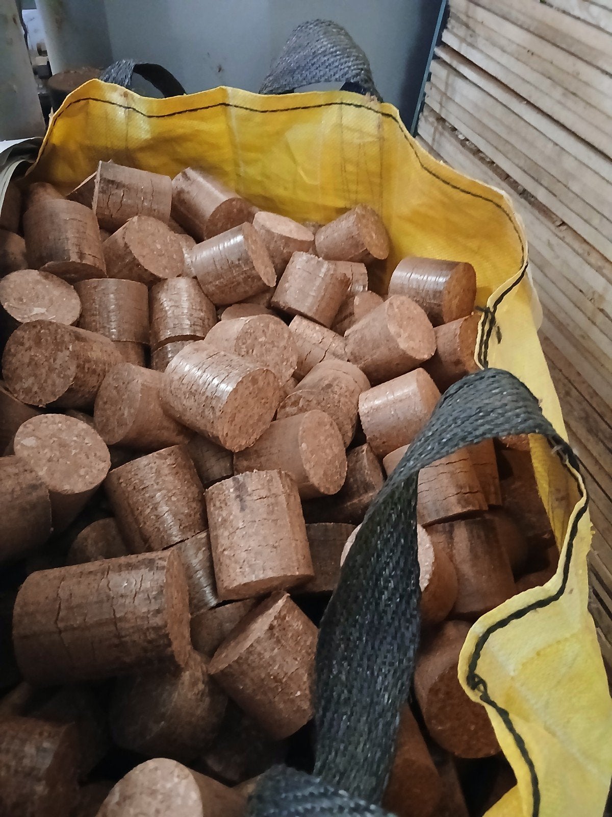 Hard geperste Briketten in bigbag van 500 kg, Minder dan 3 m³, Ophalen of Verzenden