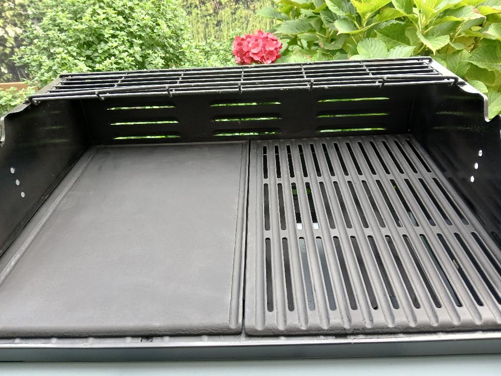 GIETIJZEREN GRILPLATEN EN GRILROOSTERS, Ophalen, Gebruikt, WEBER-BORETTI-GRILL'D-DIVERSE MERKEN