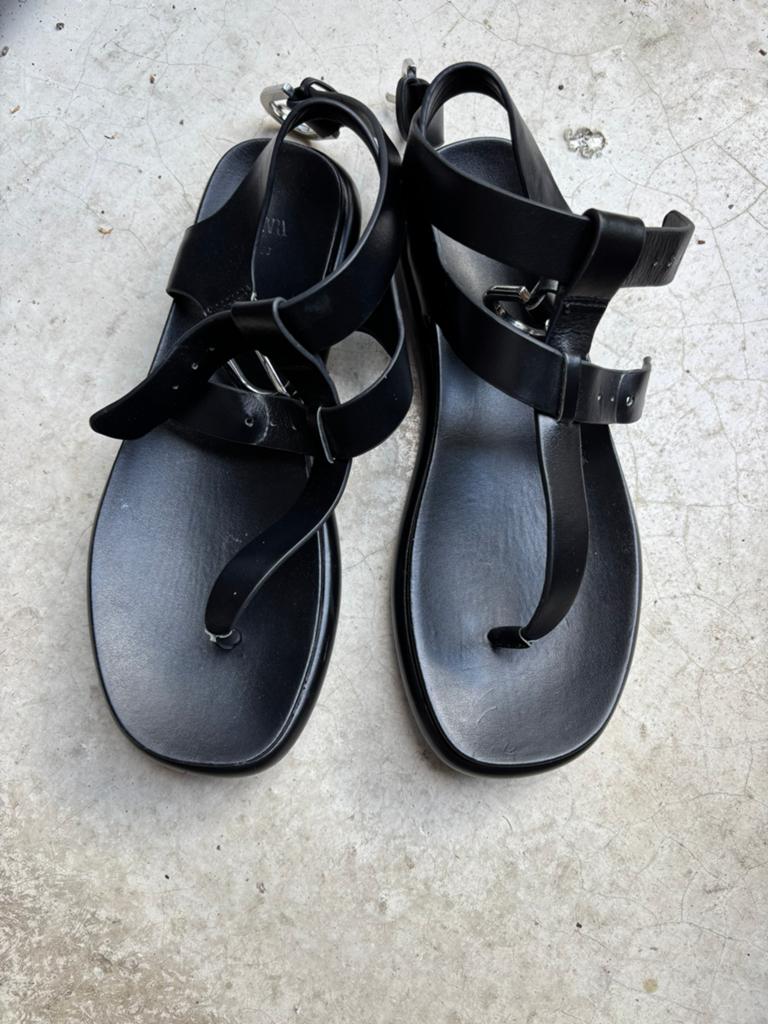 Zara sandals size 38, Ophalen of Verzenden, Zo goed als nieuw, Zwart, Sneakers of Gympen