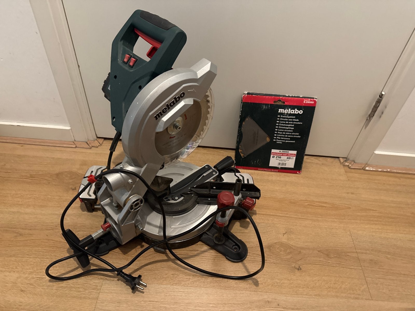 Metabo Afkortzaag KGS 216 M met extra zaagblad, Ophalen, Gebruikt, 70 mm of meer, Afkortzaag