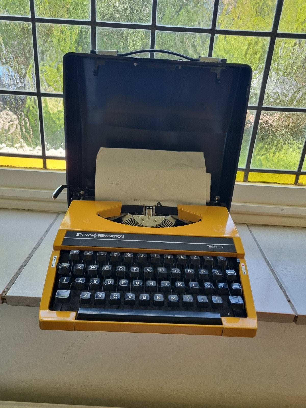 Vintage Sperry Remington typemachine mosterdgeel in koffer, Ophalen