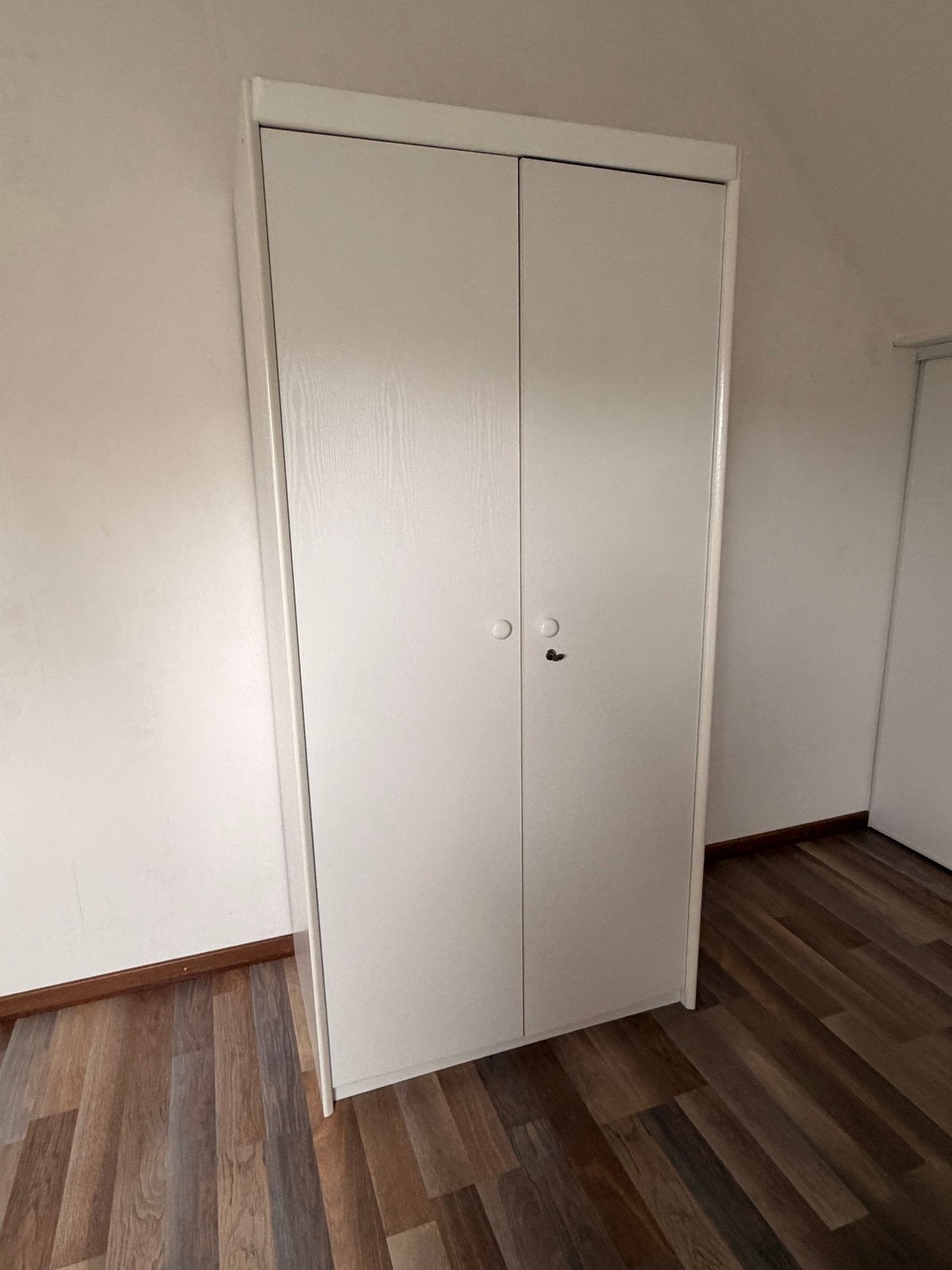 Witte houten kledingkast met planken, Huis en Inrichting, Kasten | Kledingkasten, Ophalen, Gebruikt, 50 tot 100 cm, 150 tot 200 cm