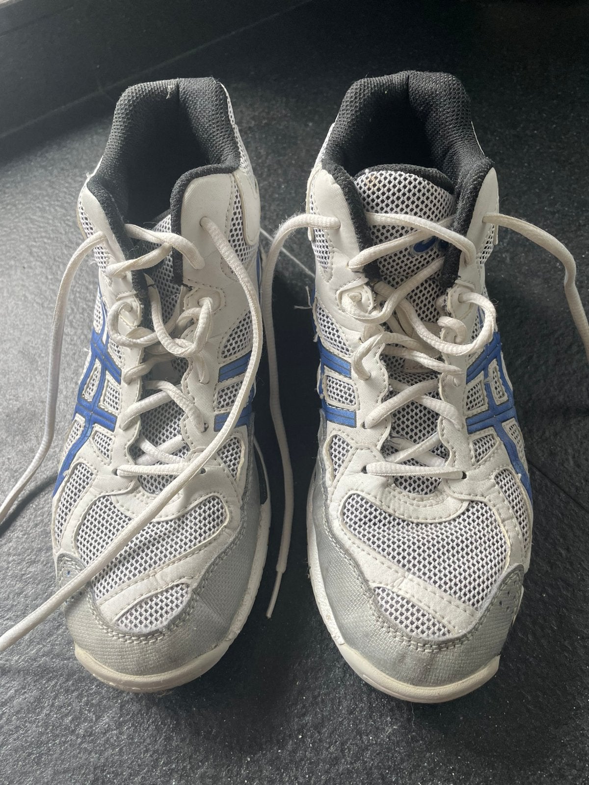 Dames zaalkorfbal schoen, Maat 40. Merk Asics, Sport en Fitness, Korfbal, Ophalen of Verzenden, Zo goed als nieuw, Schoenen
