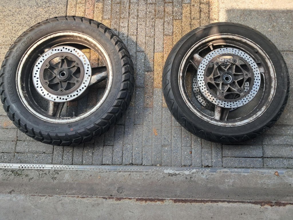 CBR 1000F twee velgen met band en CDI kastje, Ophalen, Gebruikt
