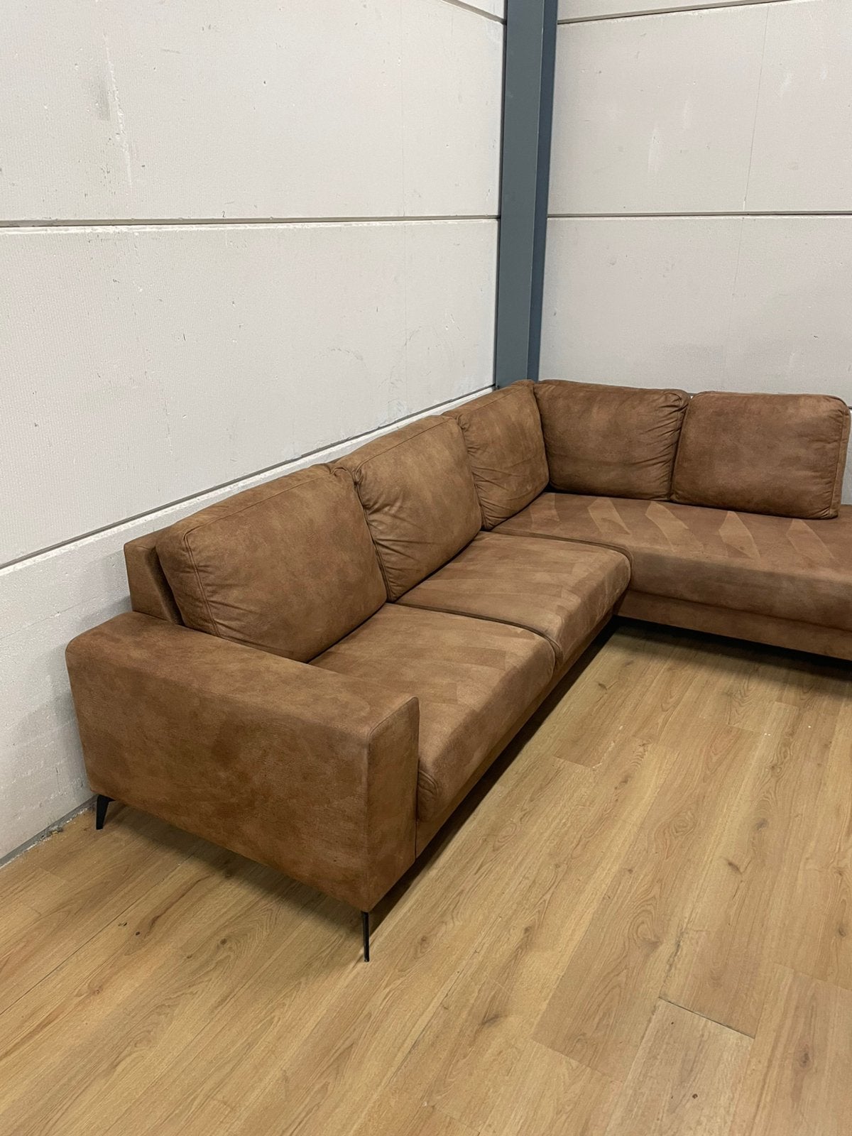 Mooie luxe suede cognac bruine hoekbank - GEREINIGD!!!, Ophalen, 250 tot 300 cm, Luxe, Hoekbank