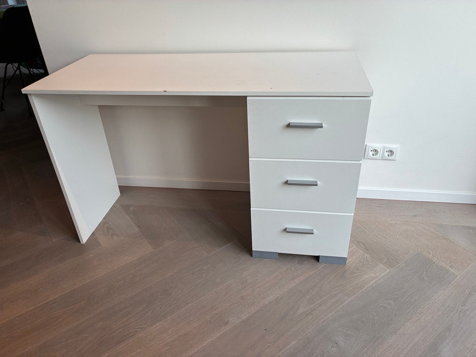 Wit bureau met 3 lades. Leenbakker, Ophalen, Gebruikt, Met lades, Spaanplaat of MDF