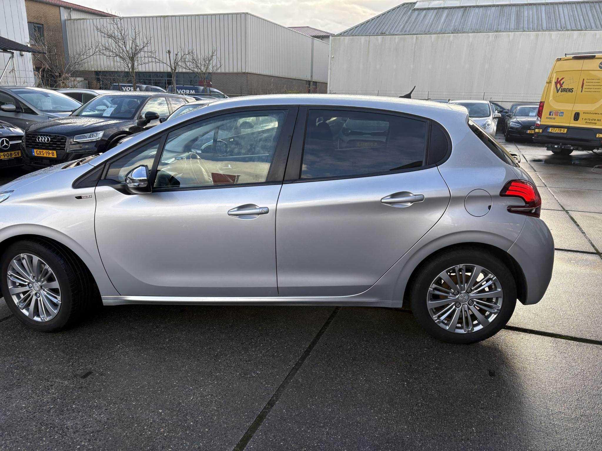 Peugeot 208 1.2 PureTech Active Airco, cruise, navi, pdc ach, Voorwielaandrijving, Stof, Gebruikt, 1199 cc