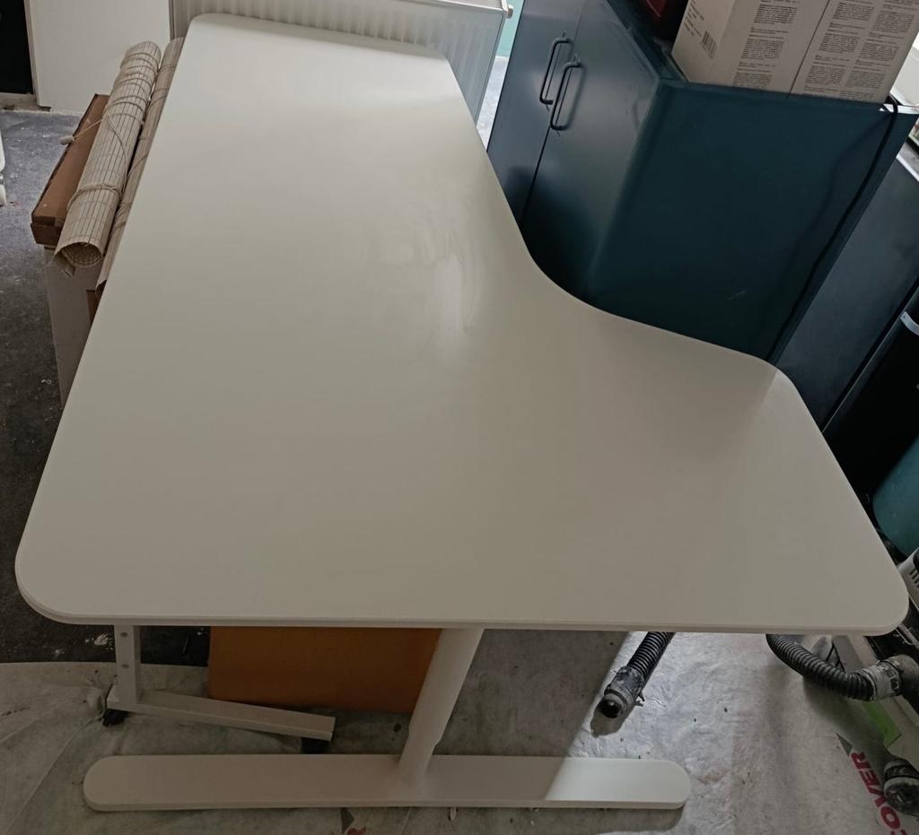 IKEA BEKANT Hoekbureau Wit 160x110 cm - Goede staat, Ophalen, Spaanplaat of MDF, Hoekbureau, Zo goed als nieuw
