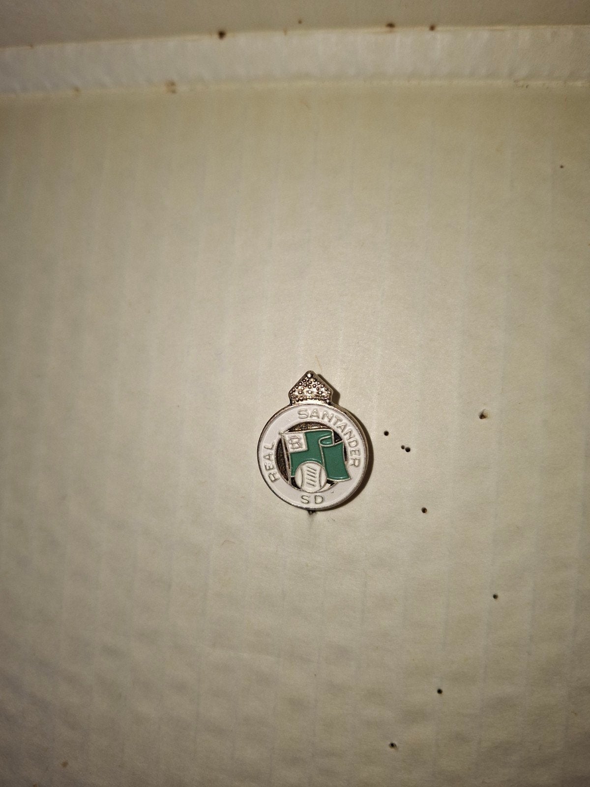 Vintage voetbalspeld Real Santander SD, Verzamelen, Ophalen of Verzenden, Gebruikt, Sport, Speldje of Pin