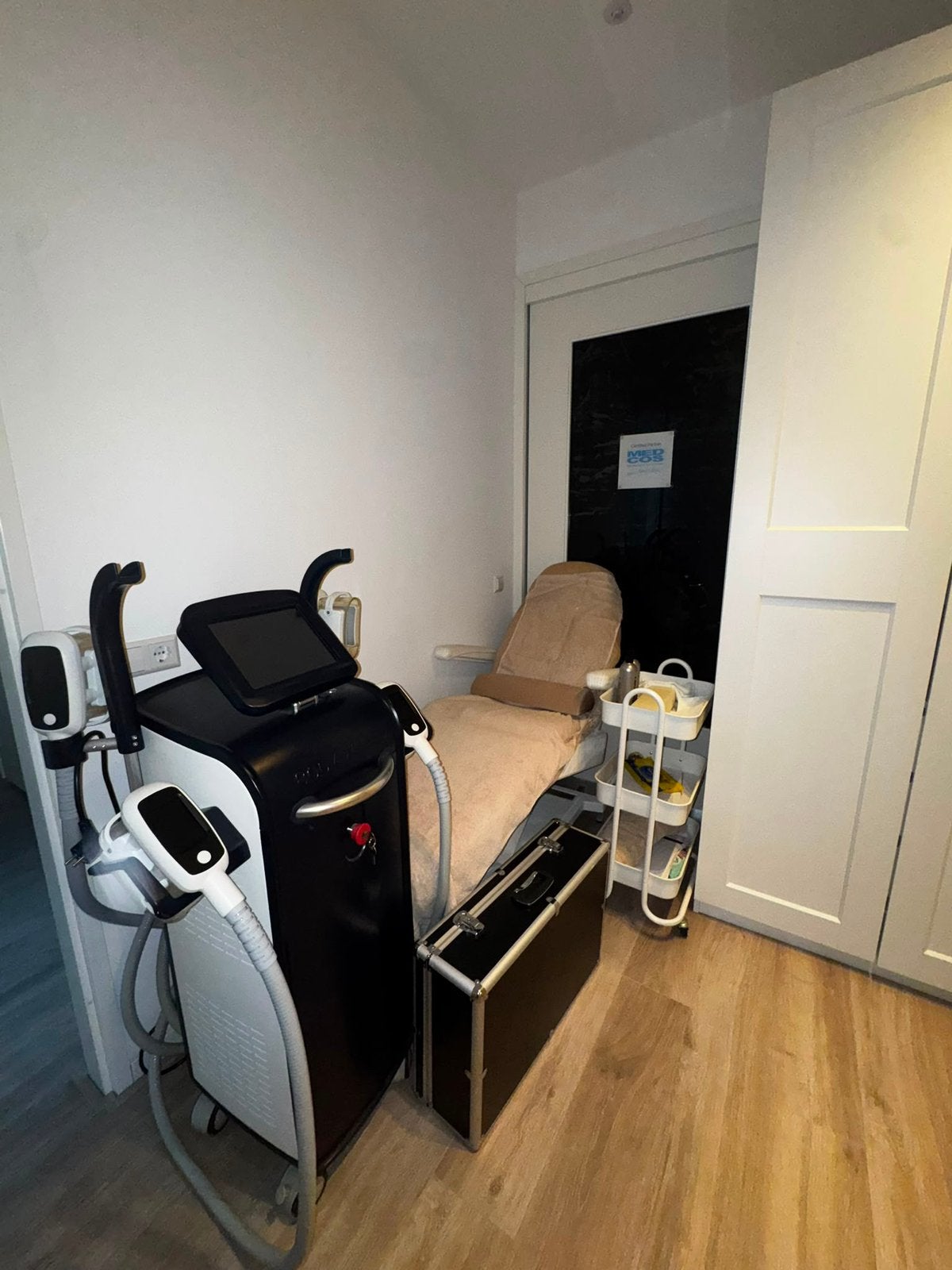 Bedrijfsovername inclusief website, flyers, stickers logo et, Huizen en Kamers, Den Haag