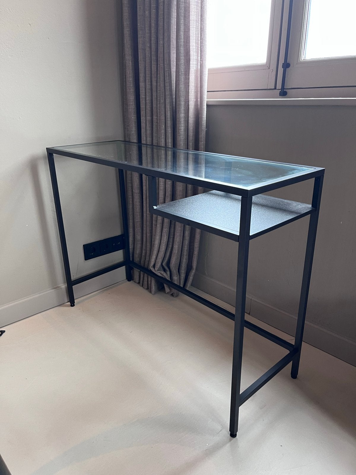 Small desk, Ophalen