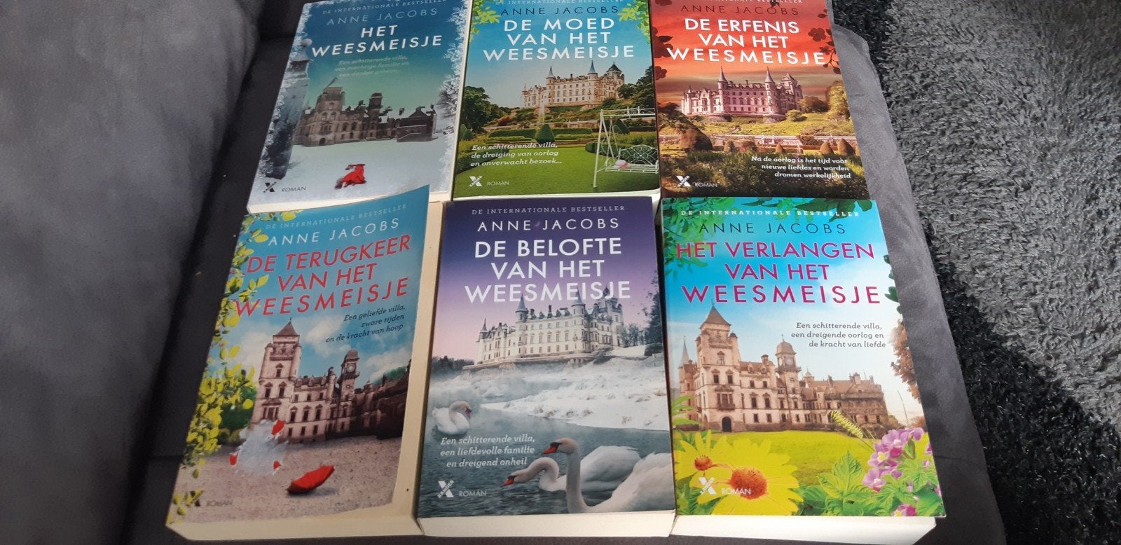 Anne Jacobs - Het Weesmeisje (complete serie), Ophalen of Verzenden, Zo goed als nieuw, Anne Jacobs, Europa overig
