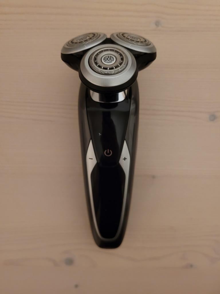 Philips Elektrisch scheerapparaat met accessoires en etui, Witgoed en Apparatuur, Persoonlijke-verzorgingsapparatuur, Nieuw, Scheren en Epileren