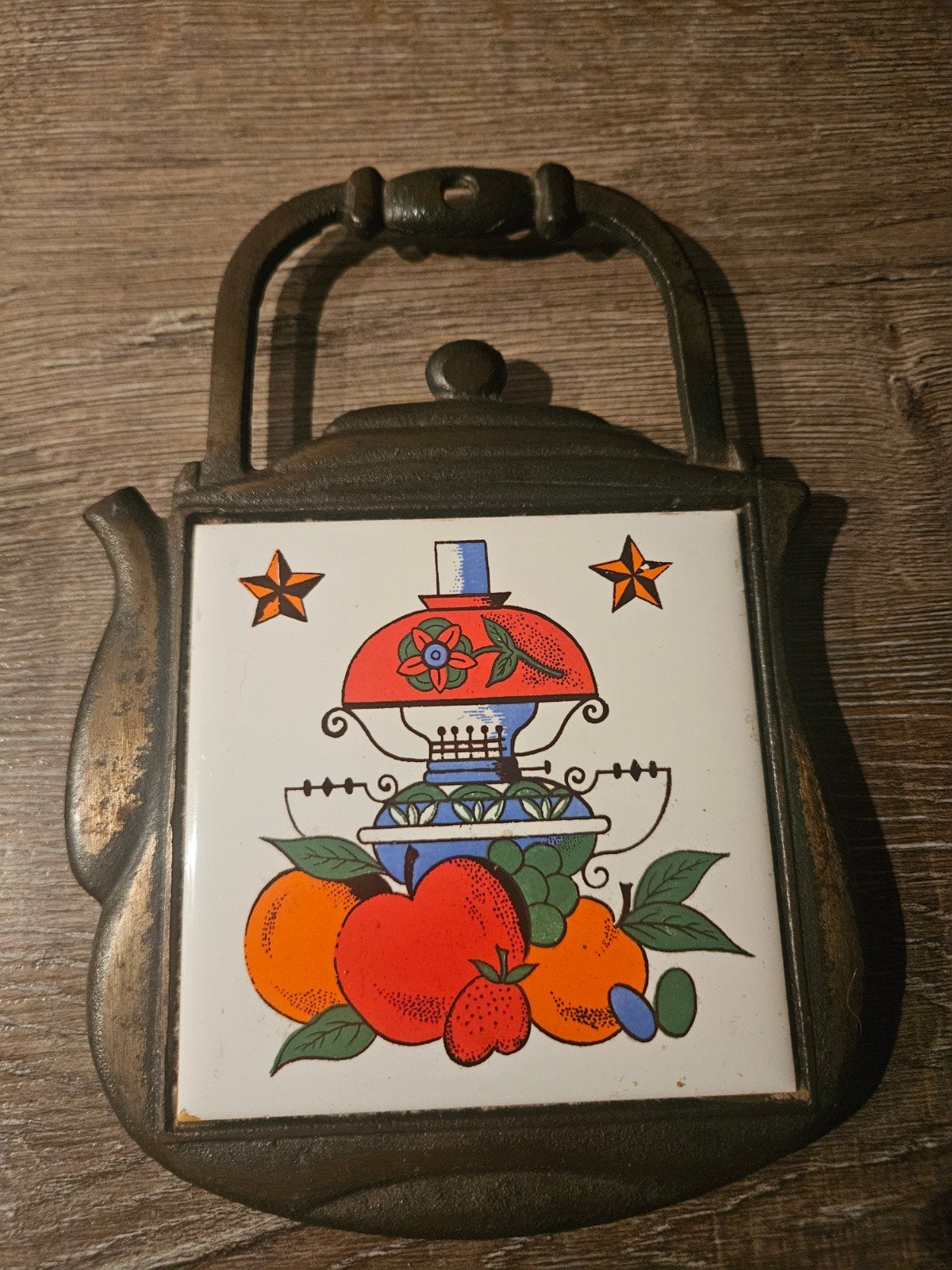 Vintage gietijzeren onderzetter met tegel - Taiwan, Antiek en Kunst, Ophalen of Verzenden