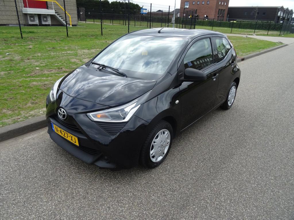 Toyota Aygo 1.0 VVT-i x-fun, Auto's, Toyota, Voorwielaandrijving, Gebruikt, Euro 6, 4 stoelen