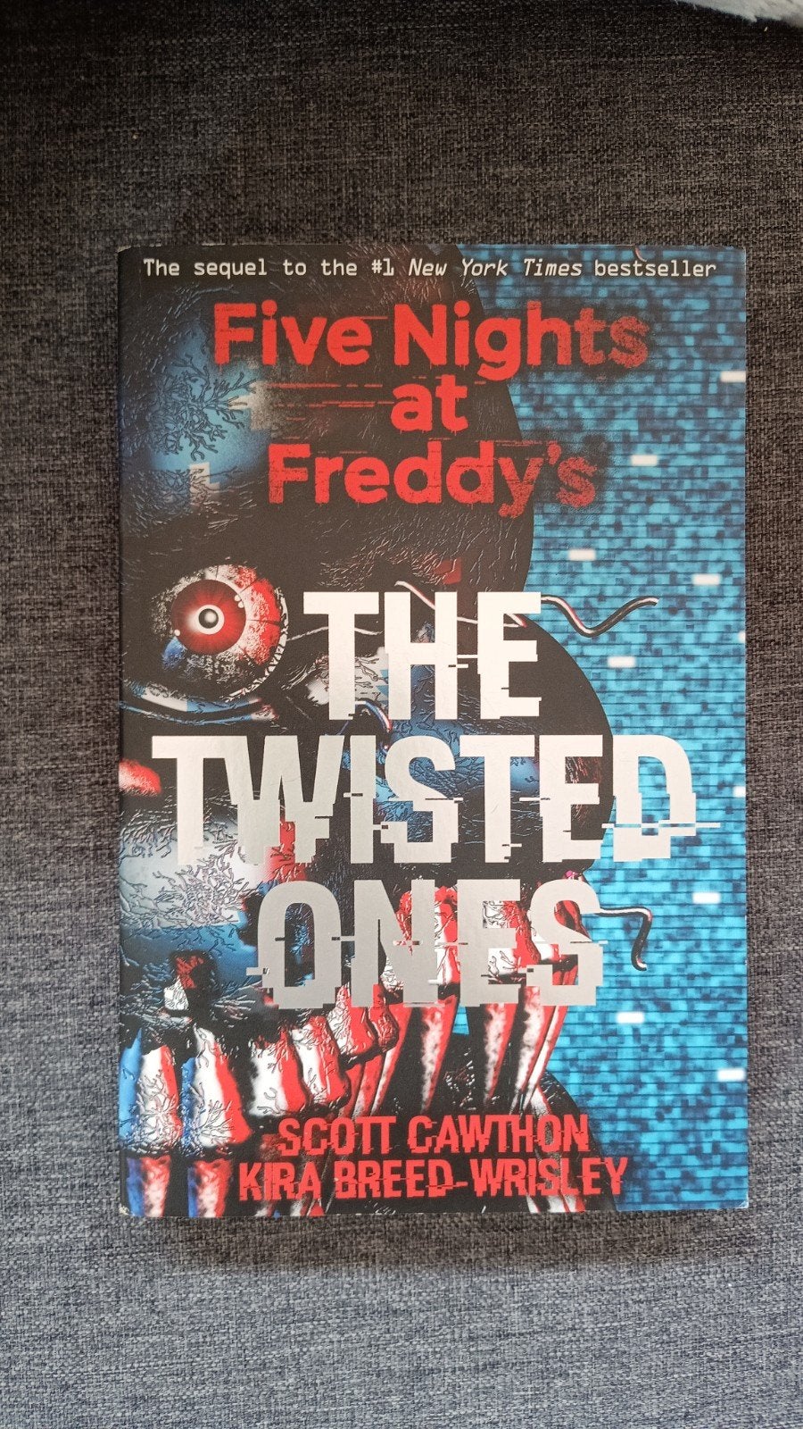 Five Nights at Freddy's: The Twisted Ones - Scott Cawthon, Boeken, Ophalen of Verzenden, Zo goed als nieuw, Scott cawthon