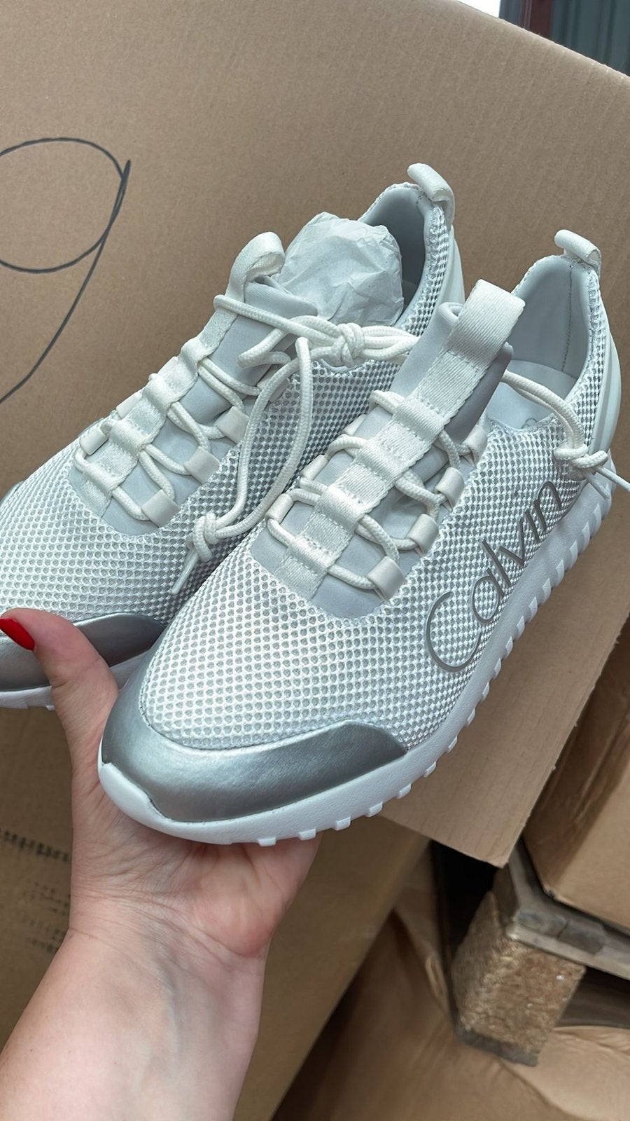 Grote Partij Nieuwe Merkschoenen - Ideaal voor Wederverkoop, Ophalen of Verzenden, Nieuw, Wit, Sneakers of Gympen