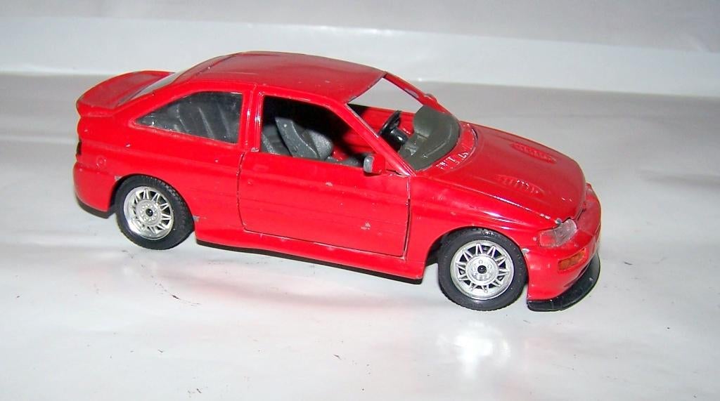 Bburago Ford Escort RS Cosworth. 1/24. Izgs., Hobby en Vrije tijd, Ophalen of Verzenden, Zo goed als nieuw, Auto, Bburago