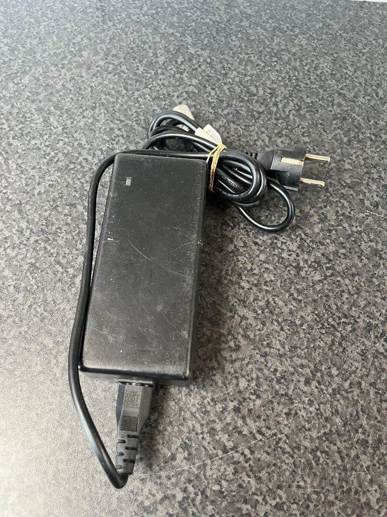 4 pins fiets lader Li-ion charger . 42v , 2a. voor 36v accu, Ophalen of Verzenden, Gebruikt