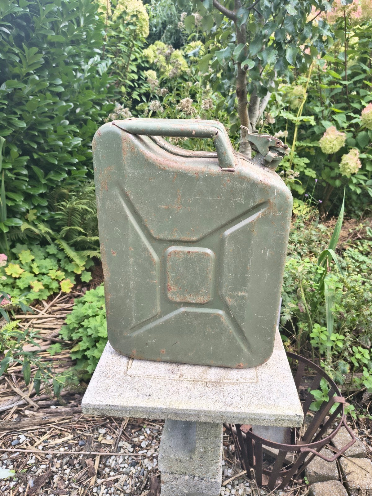 Jerry can staal 20 liter, Ophalen