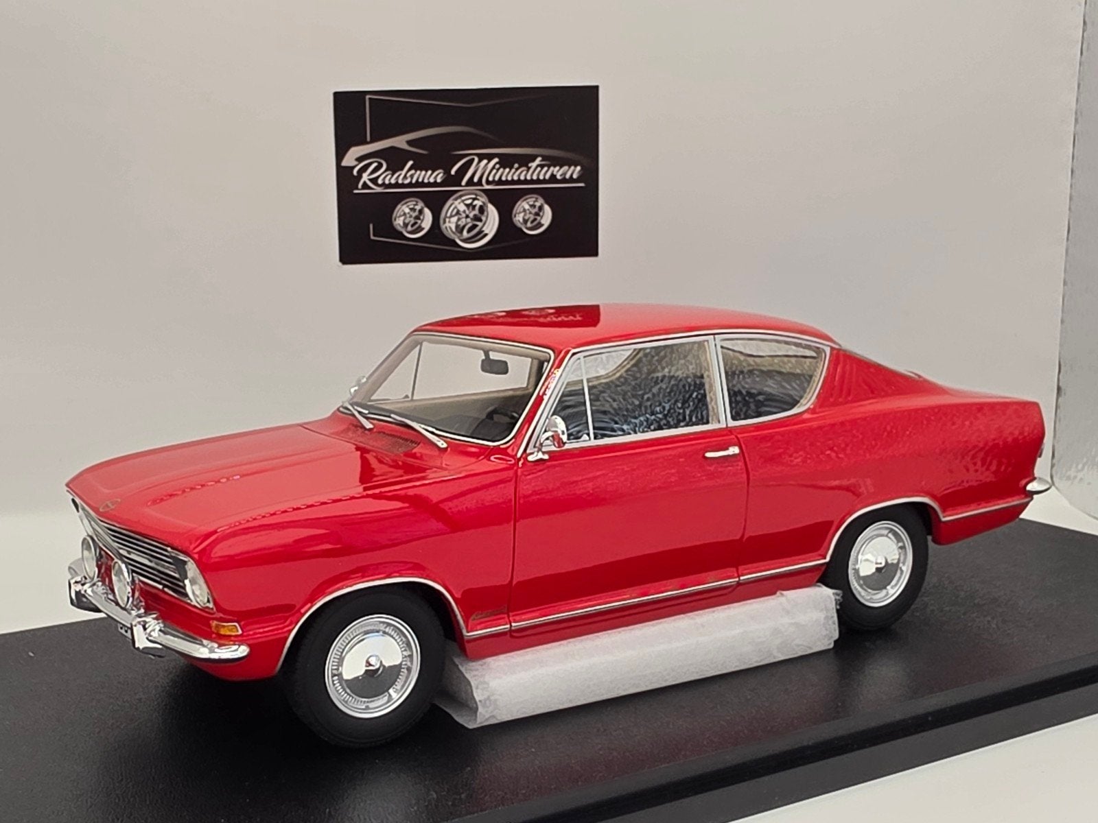 Opel Kadett B Coupe B rood 1966 Kiemen 1:18 Cult Scale Model, Auto, Ophalen of Verzenden, Zo goed als nieuw, Cult Scale Models