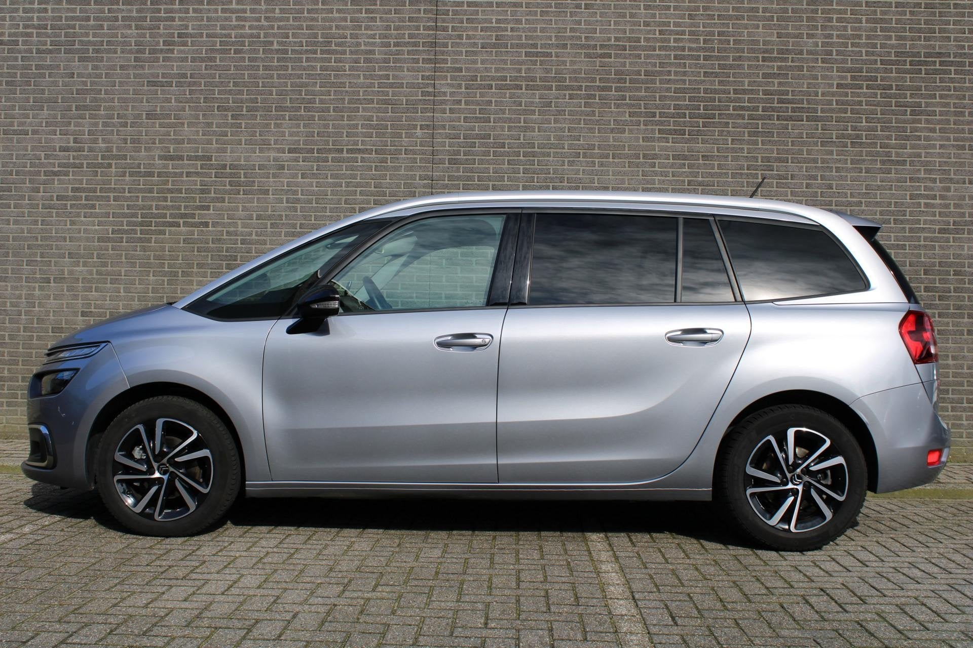 Citroën Grand C4 Spacetourer 1.2 PureTech Shine Automaat 7, Auto's, 12 maanden, 15 km/l, Gebruikt, 680 kg