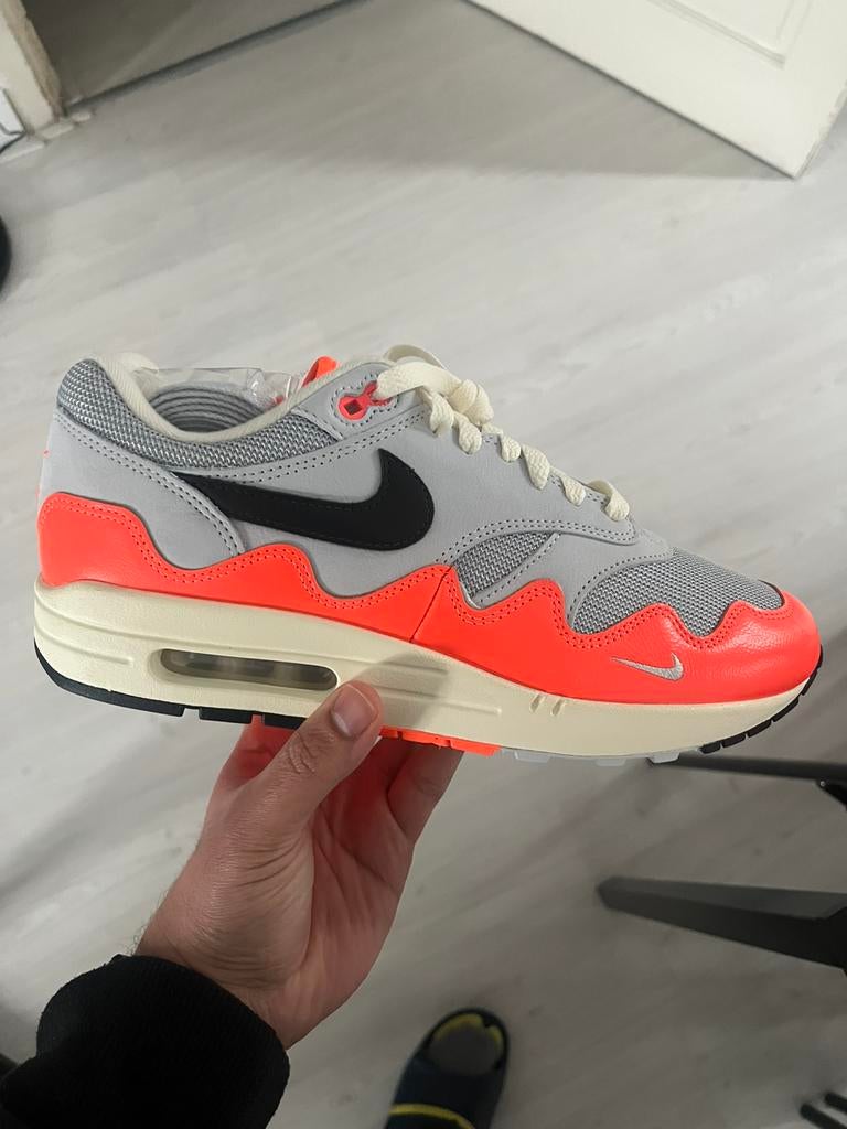 Nike Air Max 1 Patta Waves Hyper Crimson(44) retail price, Overige kleuren, Nieuw, Ophalen of Verzenden, Sneakers of Gympen
