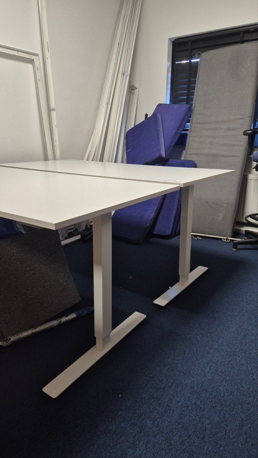 In hoogte verstelbaar bureau met klein krasje, Ophalen, Gebruikt