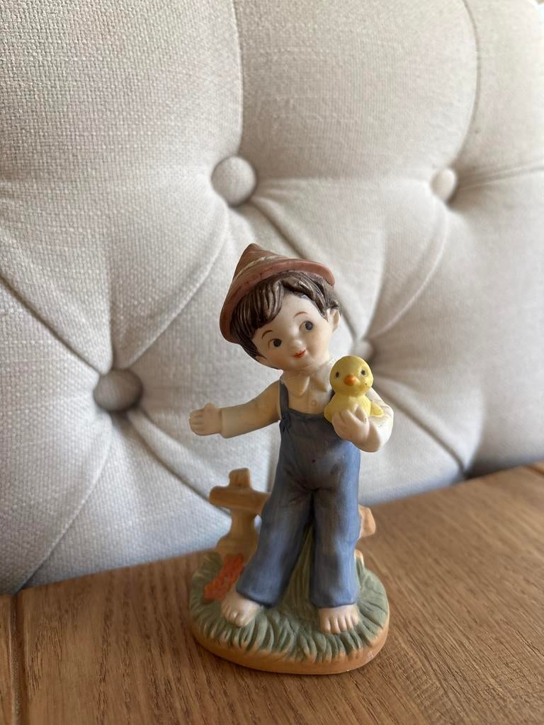 Hummeltje jongen met kuiken, Verzamelen, Beelden en Beeldjes, Ophalen of Verzenden, Gebruikt, Hummel