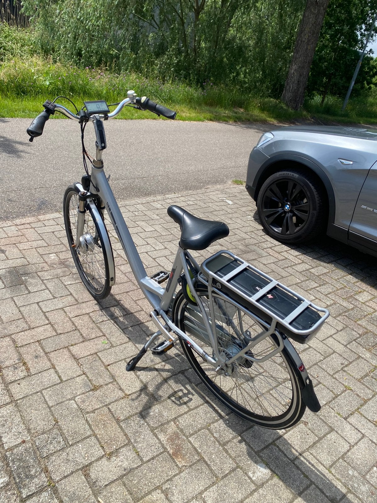 Vélo électrique Stella Modena avec chargeur