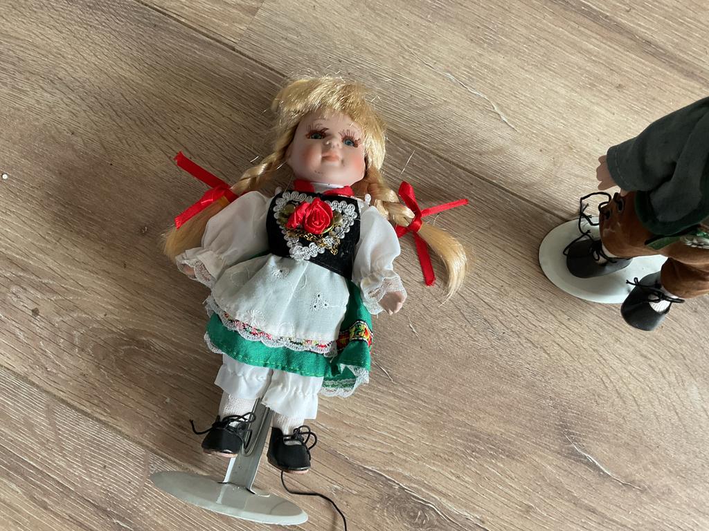 Porseleinen poppetjes Duitse klederdracht (jongen/meisje), Verzamelen, Poppen, Ophalen of Verzenden, Gebruikt, Pop