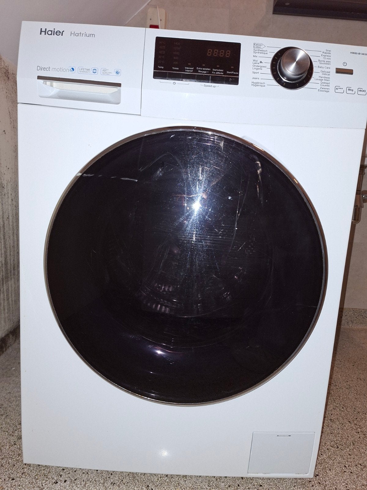 Haier Hattrick Wasmachine HW80-B14636 - 8kg inhoud, Ophalen, Gebruikt, Voorlader, 85 tot 90 cm