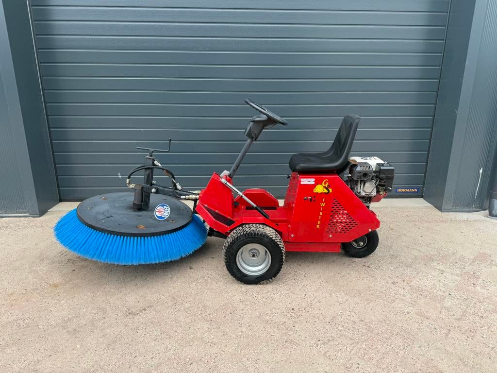 Zeer nette Sweep twister veegmachine / onkruidborstel, Ophalen, Zo goed als nieuw
