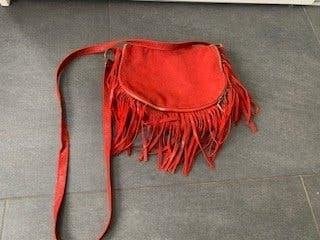 Rode suede lederen dames schoudertas € 15,00, Ophalen of Verzenden, Zo goed als nieuw, Rood, Leer