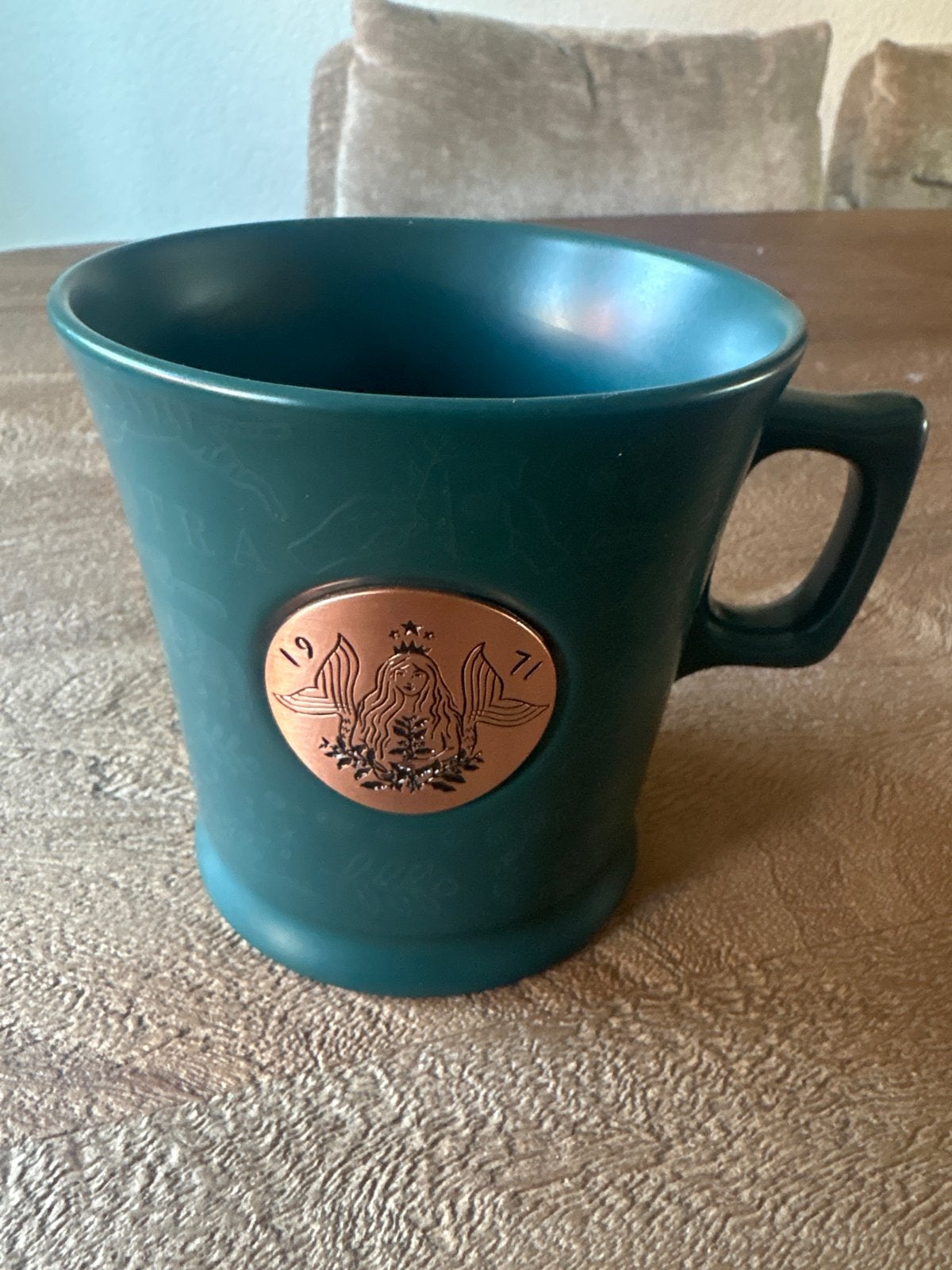 Starbucks 1971 Jubileum Mok - Donkergroen met Koperen Medail, Ophalen of Verzenden, Zo goed als nieuw, Steen/keramiek, Overige merken